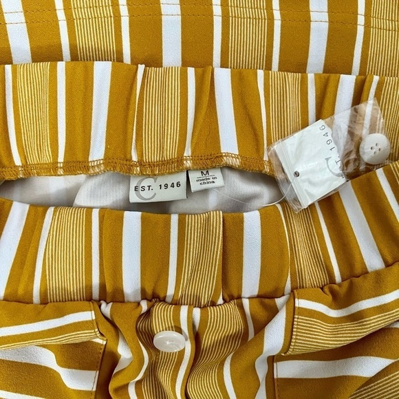 est 1946 Gold striped Skirt size Medium - Picture 2 of 3